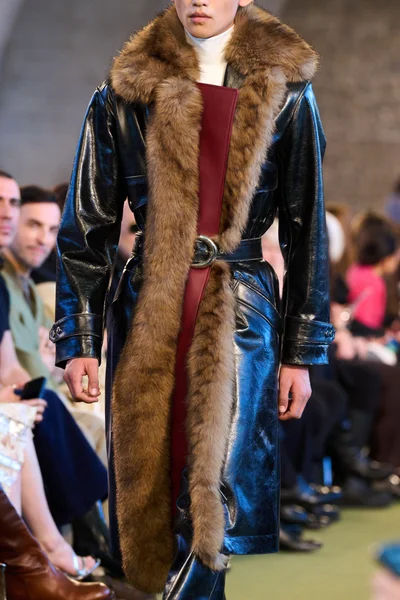 Look 25